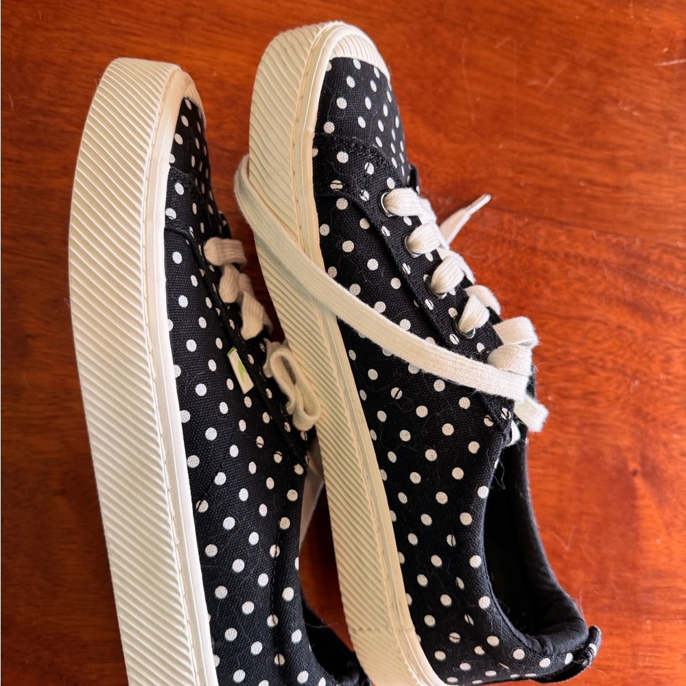 Cariuma Women’s Black and White Polka Dot Sneakers - Picture 3 of 4